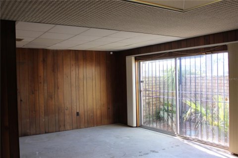 Propiedad comercial en alquiler en Saint Petersburg, Florida, 659.98 m2 № 1534875 - foto 10