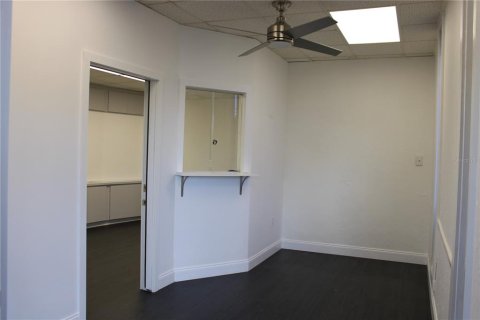 Propiedad comercial en alquiler en Saint Petersburg, Florida, 659.98 m2 № 1534875 - foto 15