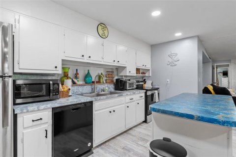 House in Venice, Florida 3 bedrooms, 168.06 sq.m. № 1835322 - photo 12