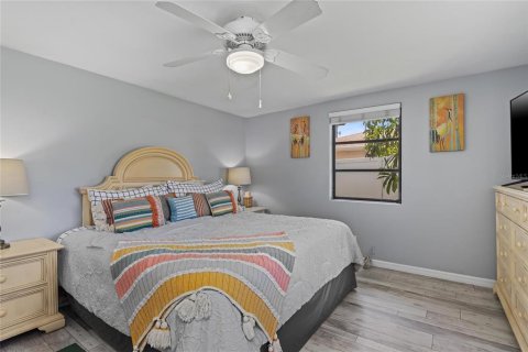 House in Venice, Florida 3 bedrooms, 168.06 sq.m. № 1835322 - photo 16