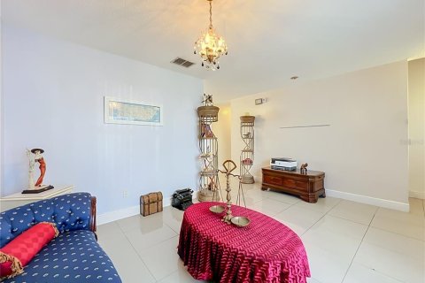House in Orlando, Florida 4 bedrooms, 255.2 sq.m. № 2391113 - photo 14