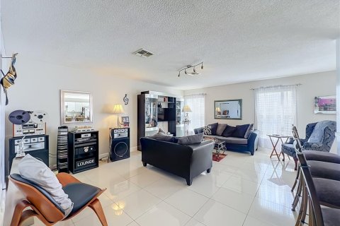House in Orlando, Florida 4 bedrooms, 255.2 sq.m. № 2391113 - photo 29
