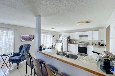 House in Orlando, Florida 4 bedrooms, 255.2 sq.m. № 2391113 - photo 28