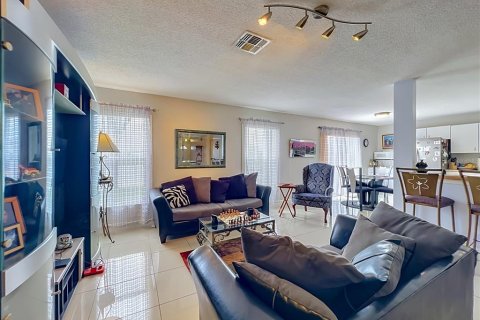 House in Orlando, Florida 4 bedrooms, 255.2 sq.m. № 2391113 - photo 24