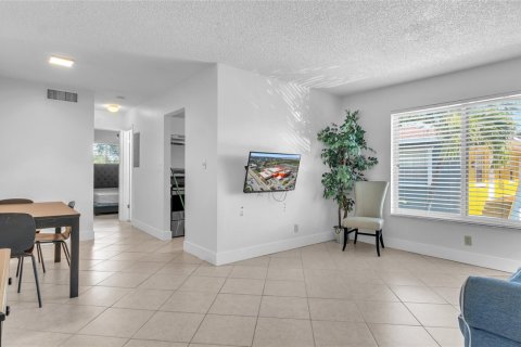 House in Fort Lauderdale, Florida 1 bedroom, 53.98 sq.m. № 1142532 - photo 1