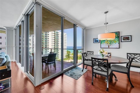 Condominio en alquiler en Hollywood, Florida, 3 dormitorios, 214.42 m2 № 2054862 - foto 14