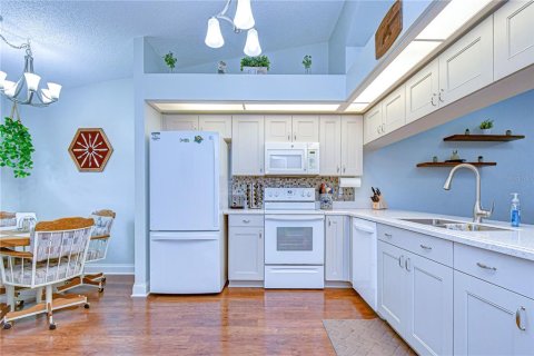 Villa ou maison à vendre à Zephyrhills, Floride: 2 chambres, 111.58 m2 № 2099085 - photo 14