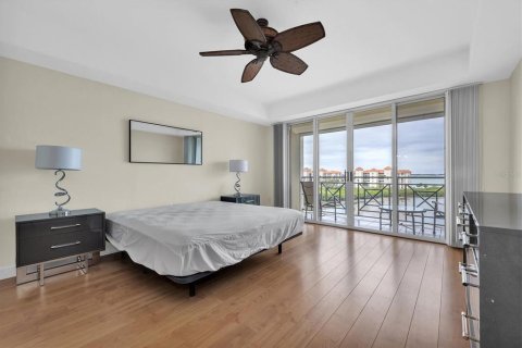 Condo in Saint Petersburg, Florida, 3 bedrooms № 1554832 - photo 21