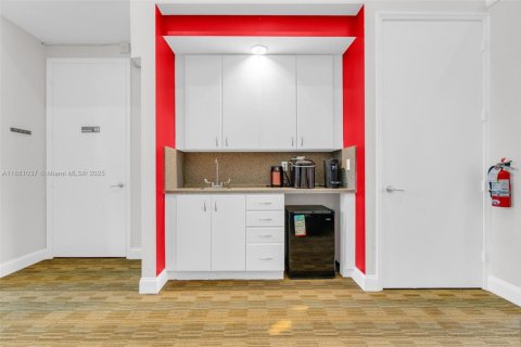 Propiedad comercial en venta en Davie, Florida № 1929757 - foto 19