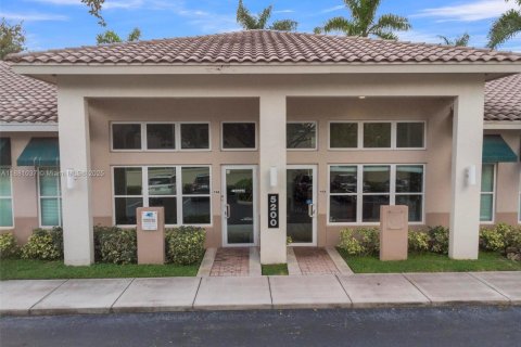 Propiedad comercial en venta en Davie, Florida № 1929757 - foto 26