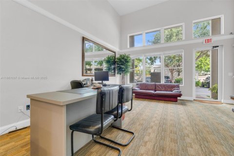 Propiedad comercial en venta en Davie, Florida № 1929757 - foto 14