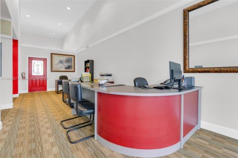 Propiedad comercial en venta en Davie, Florida № 1929757 - foto 13