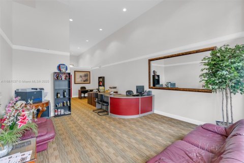 Propiedad comercial en venta en Davie, Florida № 1929757 - foto 10