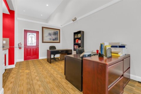 Propiedad comercial en venta en Davie, Florida № 1929757 - foto 11