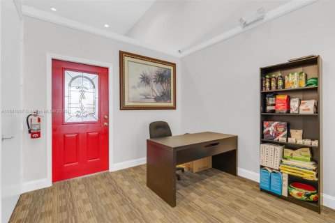 Propiedad comercial en venta en Davie, Florida № 1929757 - foto 17