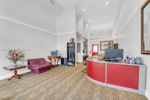 Propiedad comercial en venta en Davie, Florida № 1929757 - foto 12