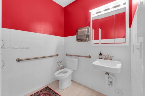 Propiedad comercial en venta en Davie, Florida № 1929757 - foto 21