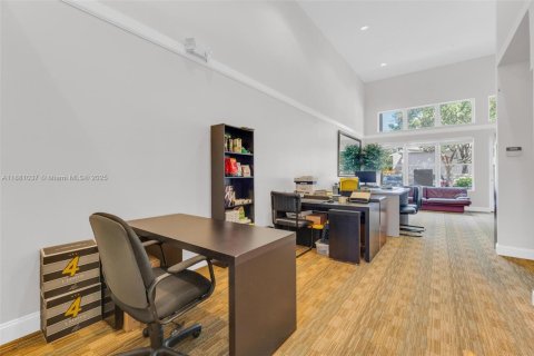 Propiedad comercial en venta en Davie, Florida № 1929757 - foto 18