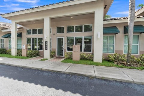 Propiedad comercial en venta en Davie, Florida № 1929757 - foto 4