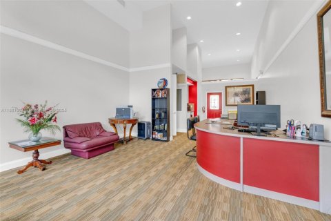 Propiedad comercial en venta en Davie, Florida № 1929757 - foto 22