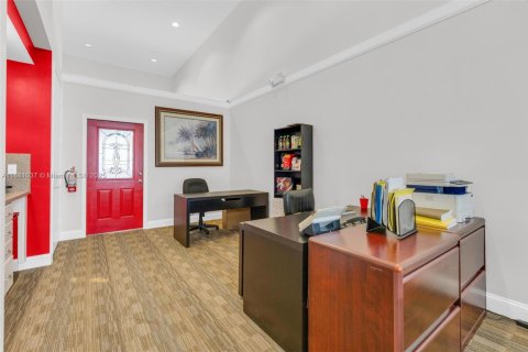 Propiedad comercial en venta en Davie, Florida № 1929757 - foto 16