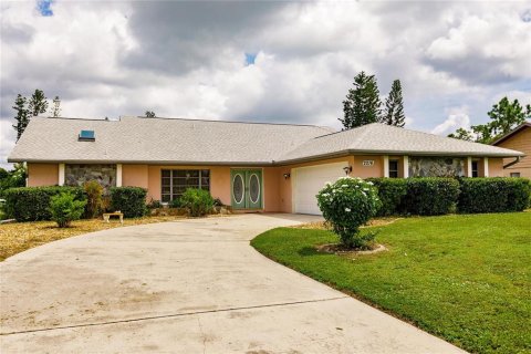 Villa ou maison à vendre à Port Charlotte, Floride: 3 chambres, 220.36 m2 № 1359704 - photo 2