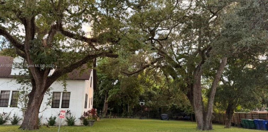 Terreno en Miami, Florida № 1953033