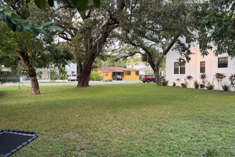 Terreno en venta en Miami, Florida № 1953033 - foto 2
