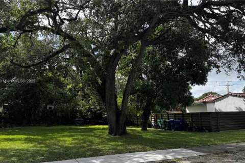 Terreno en venta en Miami, Florida № 1953033 - foto 5