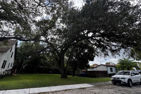 Terreno en venta en Miami, Florida № 1953033 - foto 8
