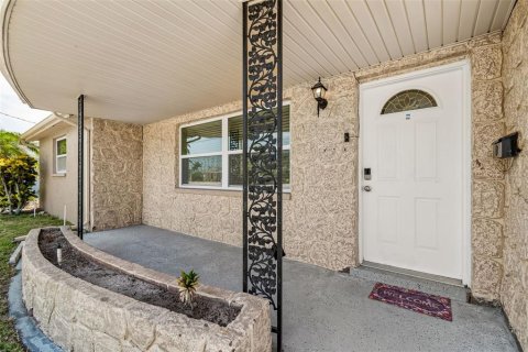 Купить виллу или дом в Гудзон, Флорида 9 комнат, 130.43м2, № 2225695 - фото 8
