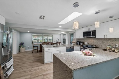 Купить виллу или дом в Гудзон, Флорида 9 комнат, 130.43м2, № 2225695 - фото 12