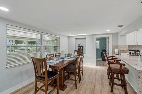Купить виллу или дом в Гудзон, Флорида 9 комнат, 130.43м2, № 2225695 - фото 18