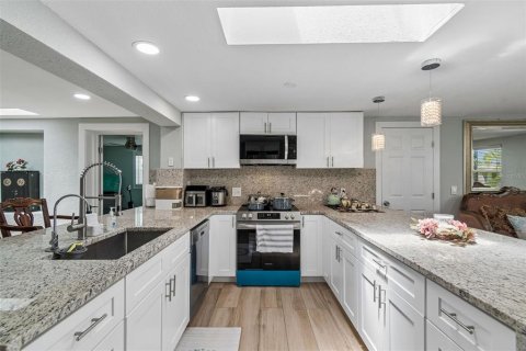 Купить виллу или дом в Гудзон, Флорида 9 комнат, 130.43м2, № 2225695 - фото 15