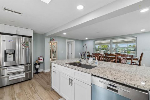 Купить виллу или дом в Гудзон, Флорида 9 комнат, 130.43м2, № 2225695 - фото 16
