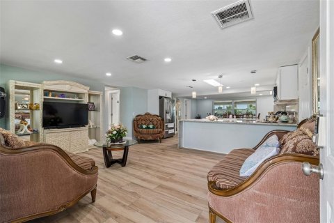 Купить виллу или дом в Гудзон, Флорида 9 комнат, 130.43м2, № 2225695 - фото 9