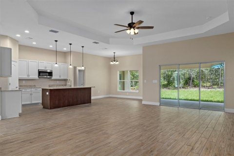 House in Weeki Wachee, Florida 3 bedrooms, 189.52 sq.m. № 1914957 - photo 10