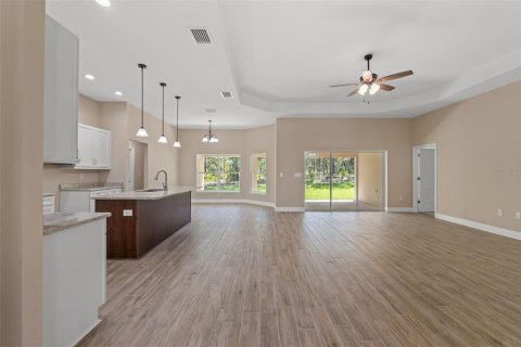 House in Weeki Wachee, Florida 3 bedrooms, 189.52 sq.m. № 1914957 - photo 13