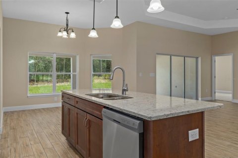 House in Weeki Wachee, Florida 3 bedrooms, 189.52 sq.m. № 1914957 - photo 17