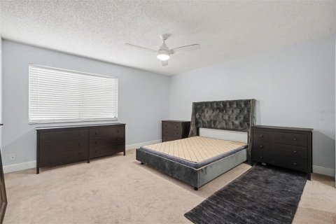House in Brandon, Florida 3 bedrooms, 185.06 sq.m. № 2284347 - photo 11