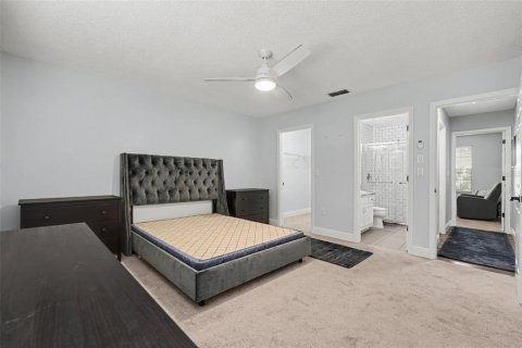 House in Brandon, Florida 3 bedrooms, 185.06 sq.m. № 2284347 - photo 12