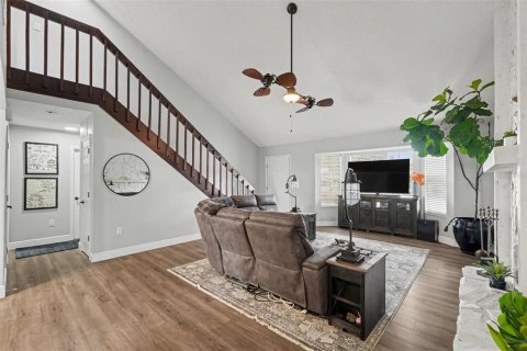 House in Brandon, Florida 3 bedrooms, 185.06 sq.m. № 2284347 - photo 4