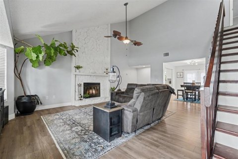 House in Brandon, Florida 3 bedrooms, 185.06 sq.m. № 2284347 - photo 3