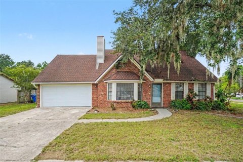 House in Brandon, Florida 3 bedrooms, 185.06 sq.m. № 2284347 - photo 2