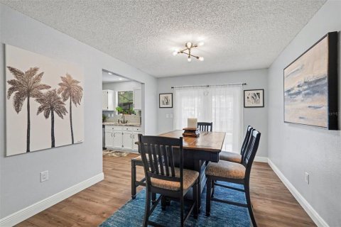 House in Brandon, Florida 3 bedrooms, 185.06 sq.m. № 2284347 - photo 6