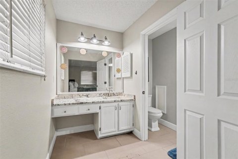 House in Brandon, Florida 3 bedrooms, 185.06 sq.m. № 2284347 - photo 19