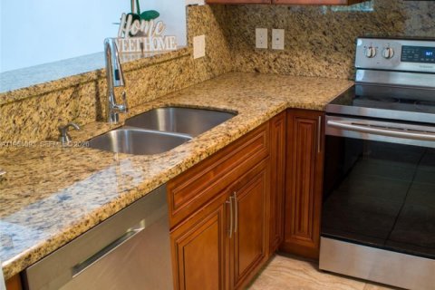 Кондоминиум с 3 спальнями в Мирамар, Флорида № 2010104