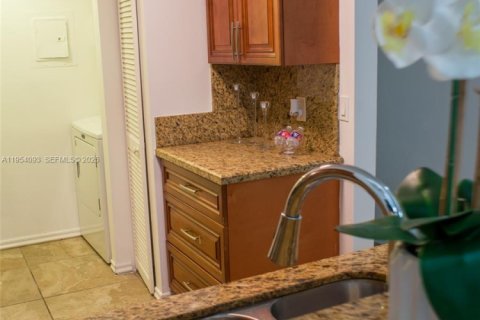 Купить кондоминиум в Мирамар, Флорида 3 спальни, 104.52м2, № 2010104 - фото 2