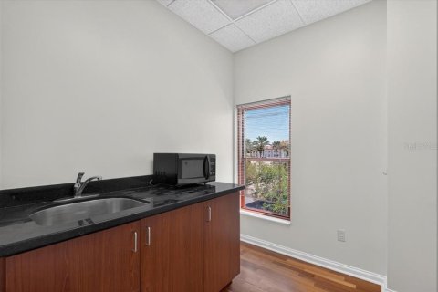 Immobilier commercial à louer à Saint Petersburg, Floride: 130.34 m2 № 2209445 - photo 11