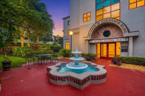 Commercial property in Saint Petersburg, Florida 130.34 sq.m. № 2209445